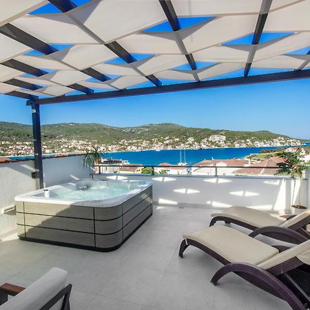 Villa Dalmatian Child With Swimming Pool, Close To The Beach Vinišće Εξωτερικό φωτογραφία