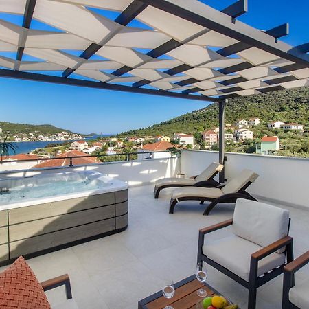 Villa Dalmatian Child With Swimming Pool, Close To The Beach Vinišće Εξωτερικό φωτογραφία