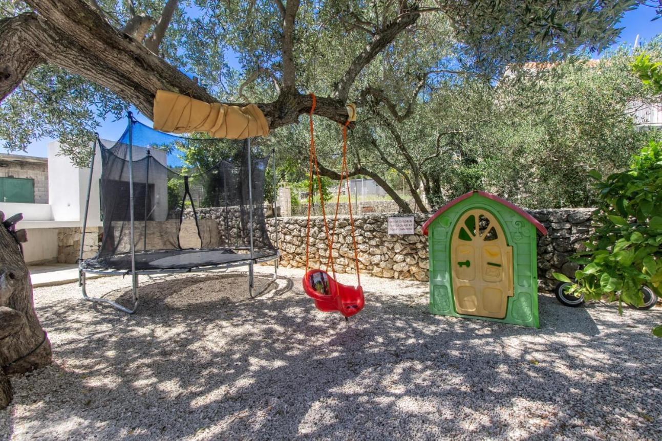 Villa Dalmatian Child With Swimming Pool, Close To The Beach Vinišće Εξωτερικό φωτογραφία