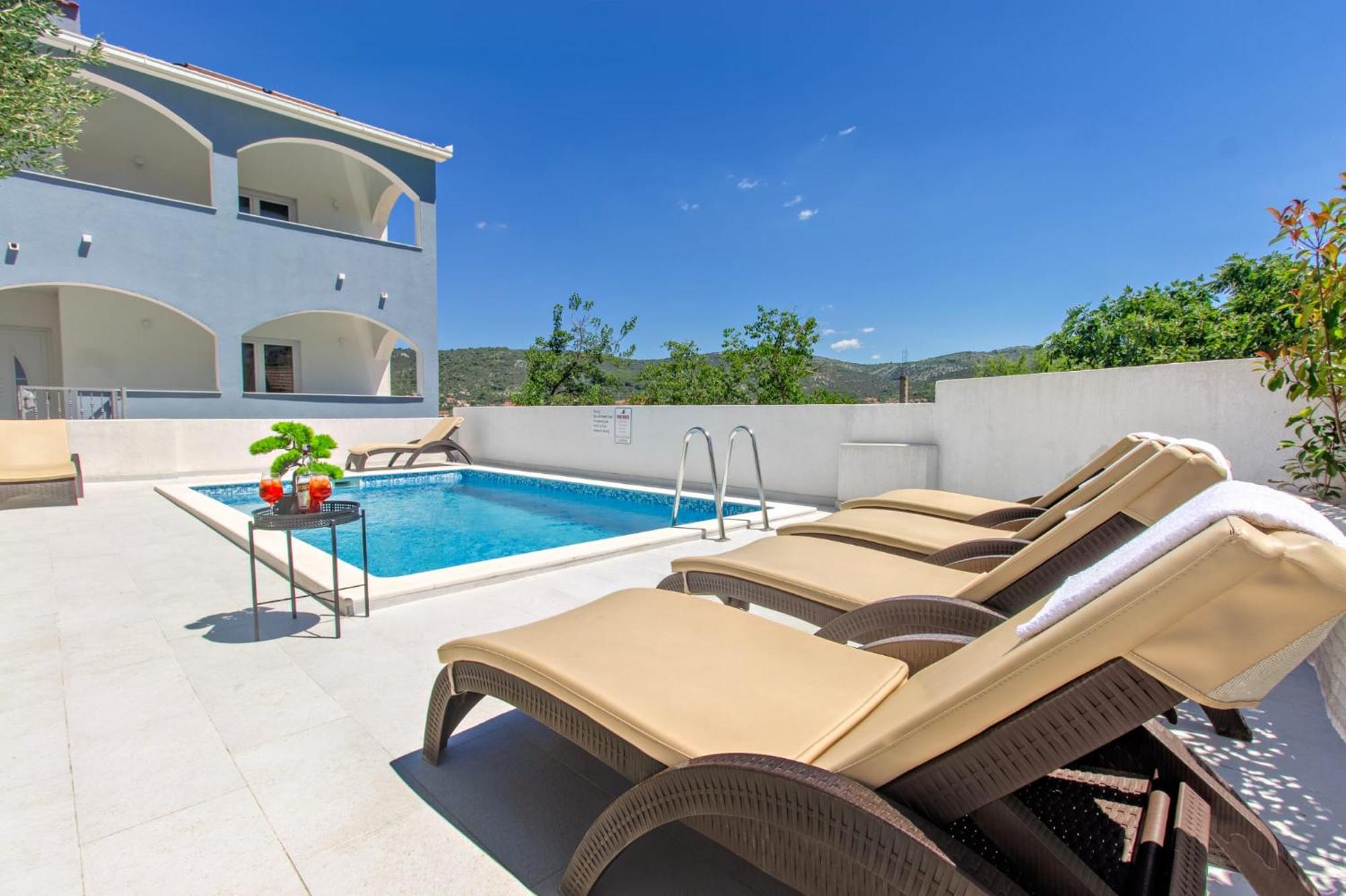 Villa Dalmatian Child With Swimming Pool, Close To The Beach Vinišće Εξωτερικό φωτογραφία