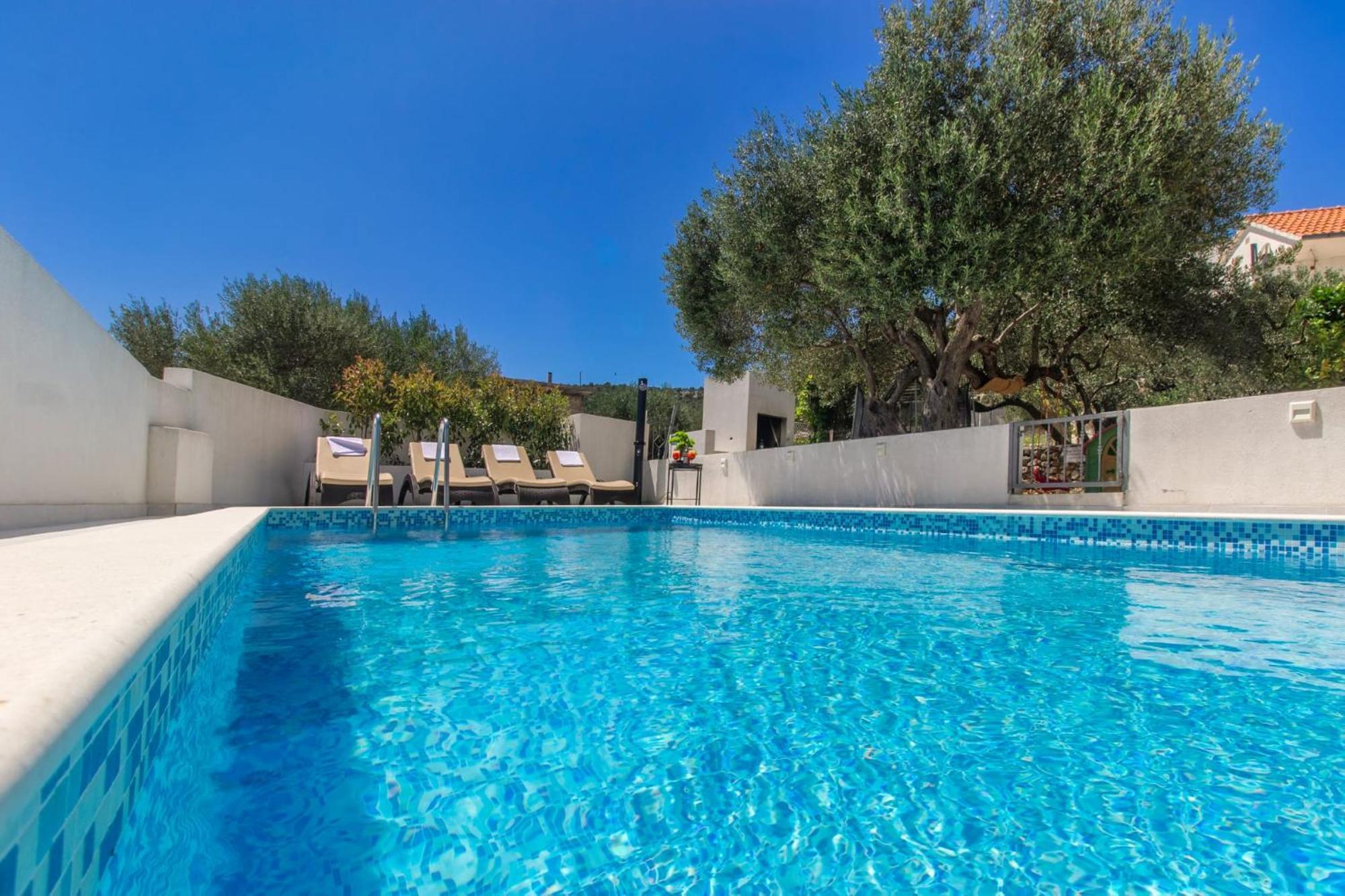 Villa Dalmatian Child With Swimming Pool, Close To The Beach Vinišće Εξωτερικό φωτογραφία