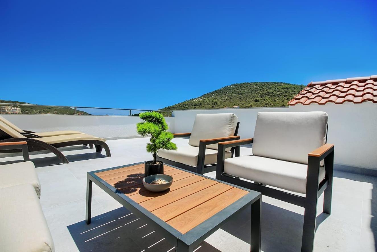 Villa Dalmatian Child With Swimming Pool, Close To The Beach Vinišće Εξωτερικό φωτογραφία