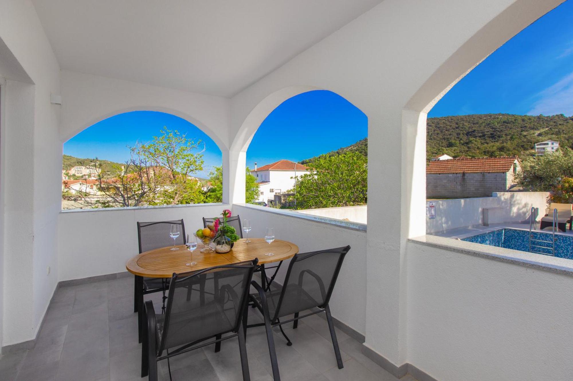 Villa Dalmatian Child With Swimming Pool, Close To The Beach Vinišće Εξωτερικό φωτογραφία