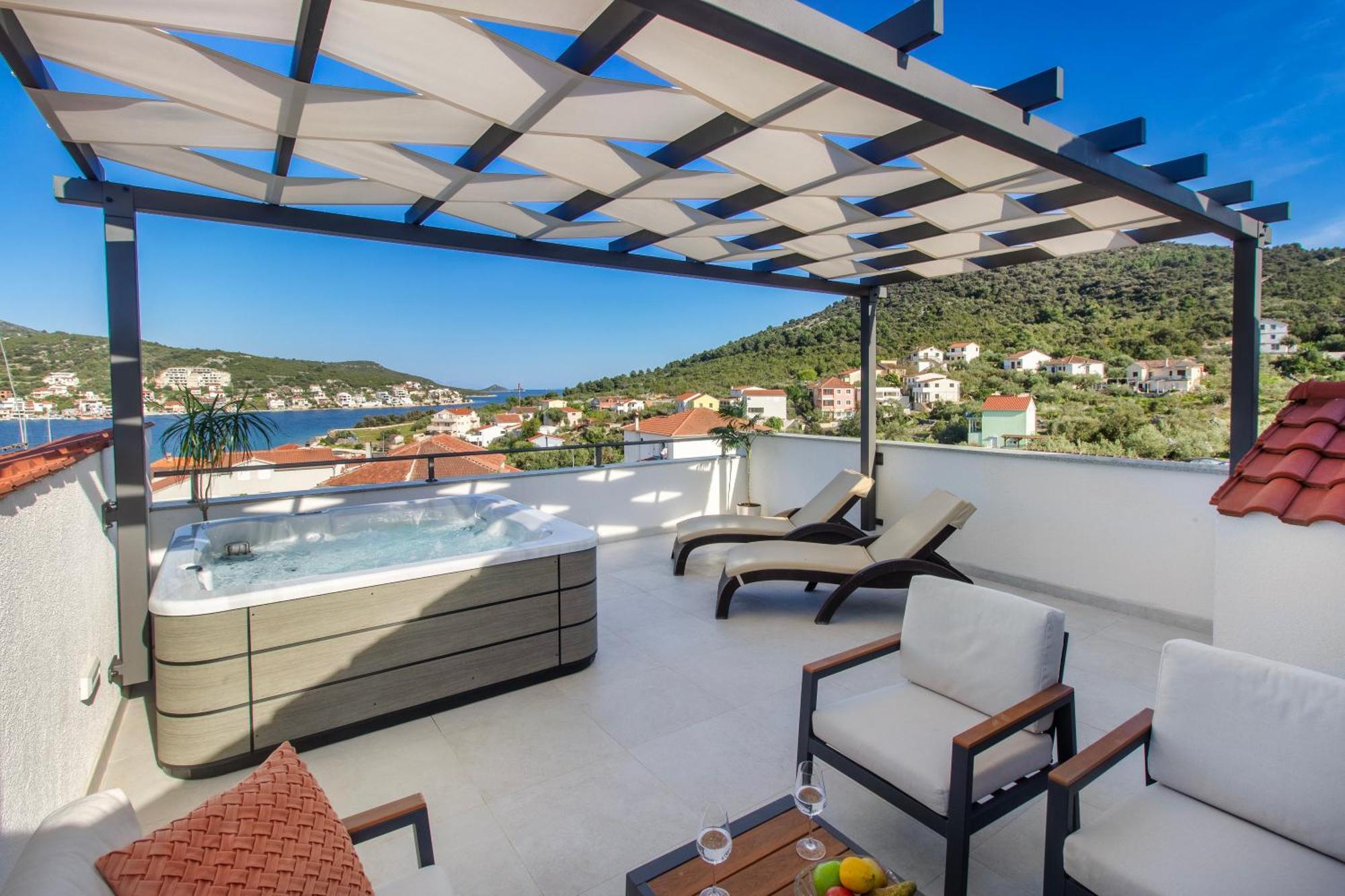 Villa Dalmatian Child With Swimming Pool, Close To The Beach Vinišće Εξωτερικό φωτογραφία