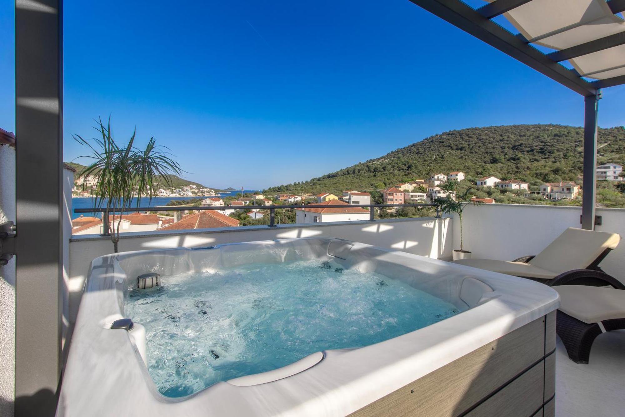 Villa Dalmatian Child With Swimming Pool, Close To The Beach Vinišće Εξωτερικό φωτογραφία