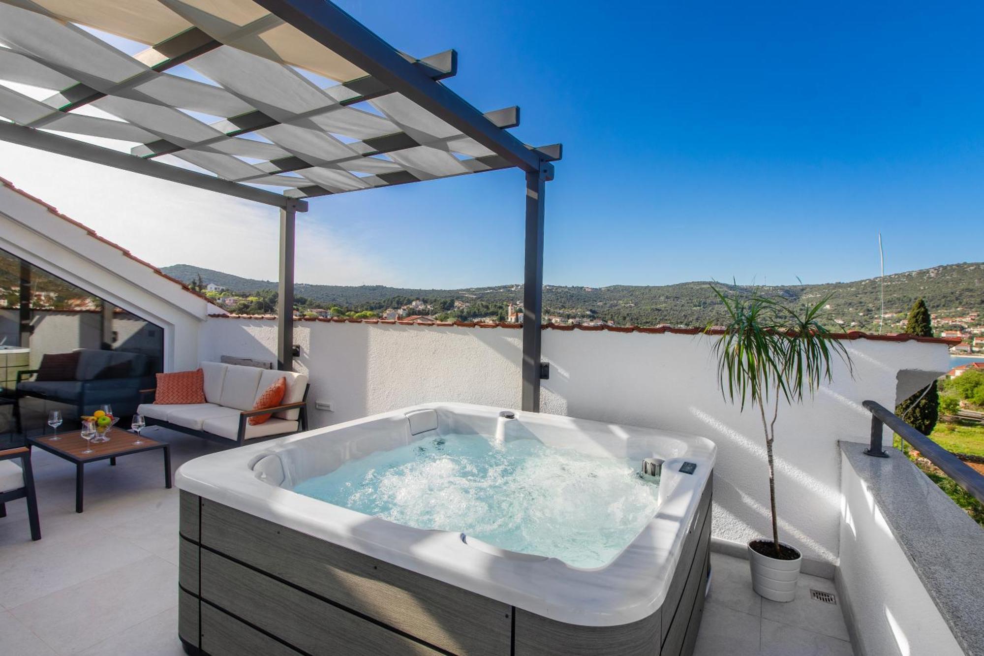 Villa Dalmatian Child With Swimming Pool, Close To The Beach Vinišće Εξωτερικό φωτογραφία